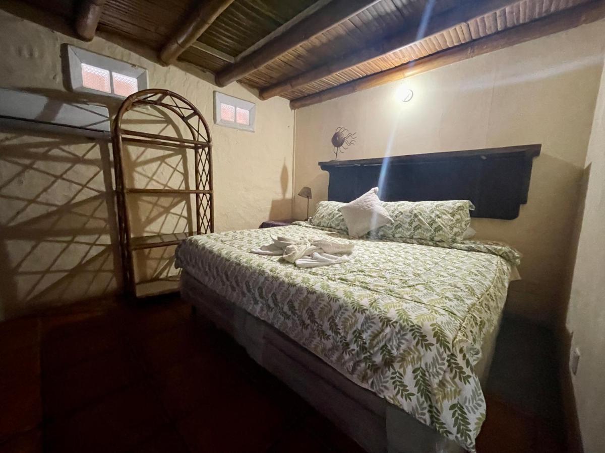 Johnnys Place Hotel Monterrico Exterior photo