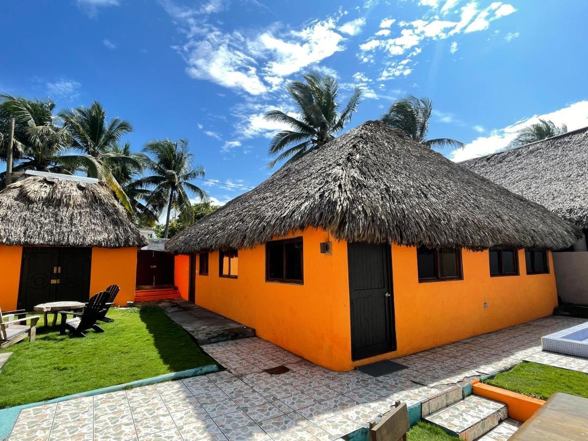 Johnnys Place Hotel Monterrico Exterior photo