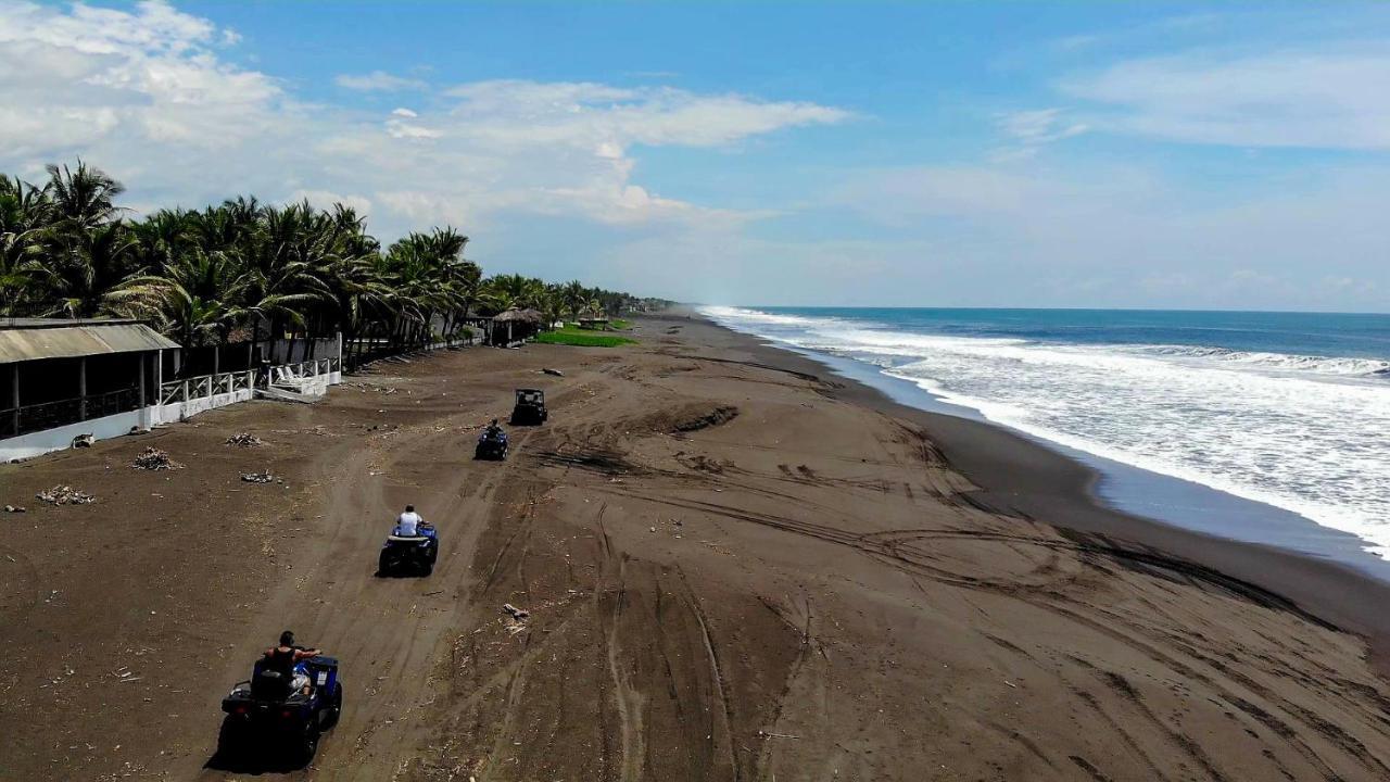 Johnnys Place Hotel Monterrico Exterior photo