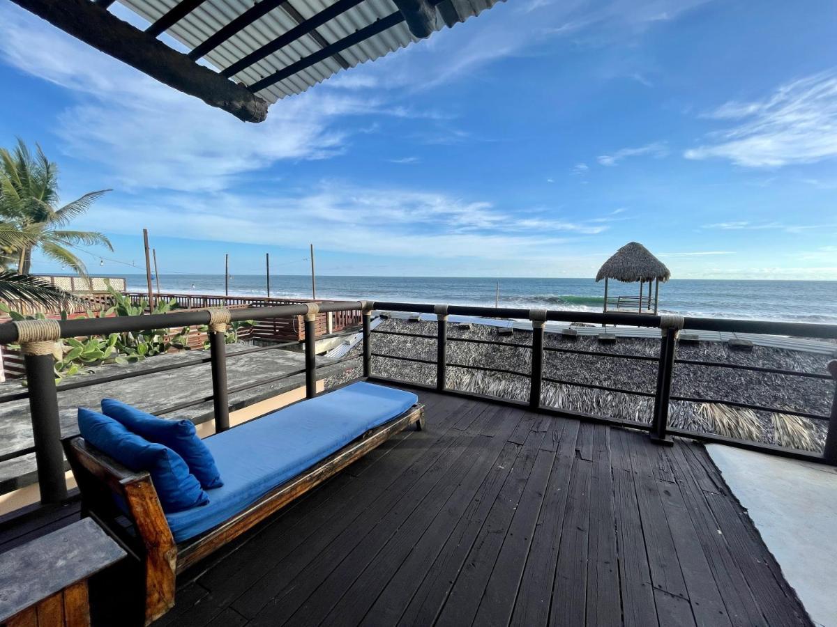 Johnnys Place Hotel Monterrico Exterior photo