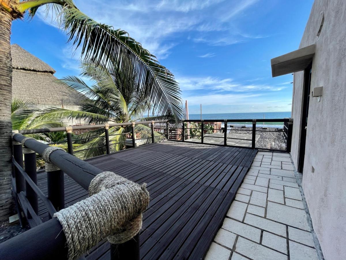 Johnnys Place Hotel Monterrico Exterior photo